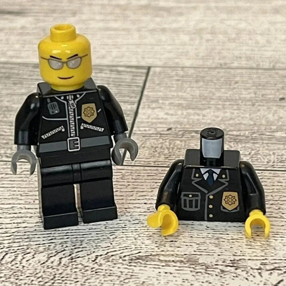 1 LEGO Minifigure Police Officer 1 Police Officer Torso - Picture 3 of 3